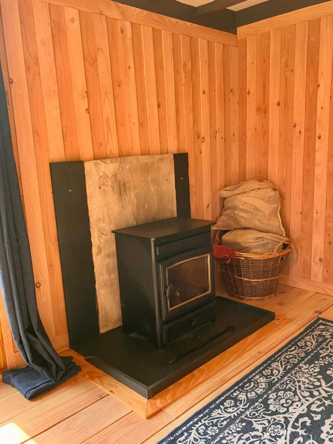 Shepherds Hut In A Private Meadow With Sea Views Hartland Ngoại thất bức ảnh